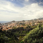 Výhled na Funchal z botanické zahrady